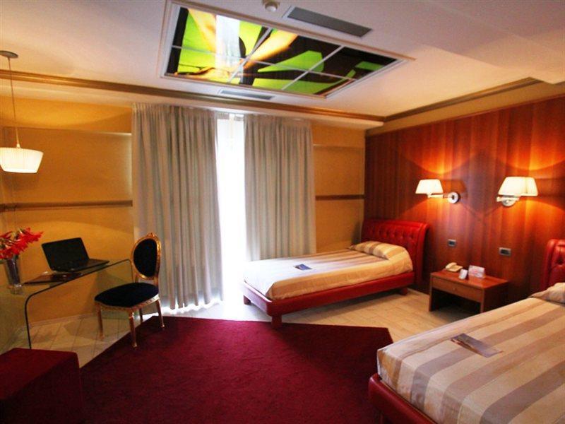 Diplomat Hotel & Spa Tirana Exterior foto